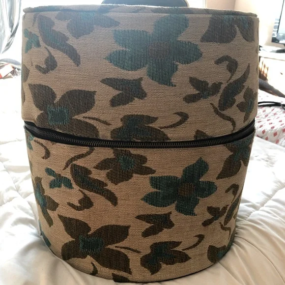 50s 60s Vintage hat box Carry-All by Munro WITH KEY